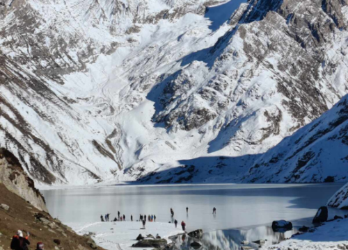 Sheeshnag Lake Trek
